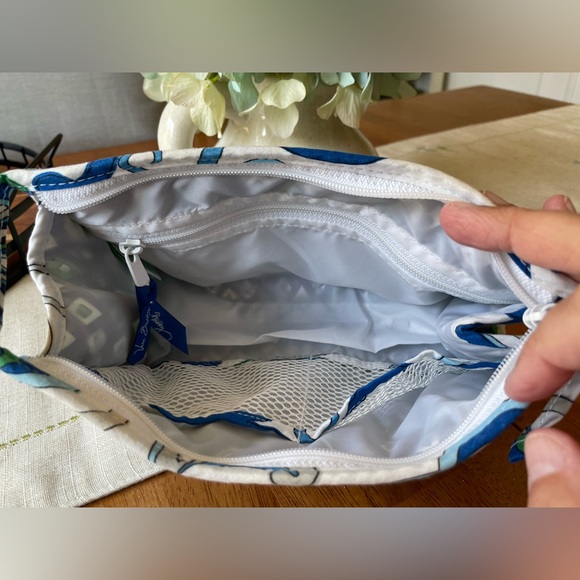 Vera Bradley Mediterranean White weekender, tote & cosmetic Travel Set - Picture 12 of 13